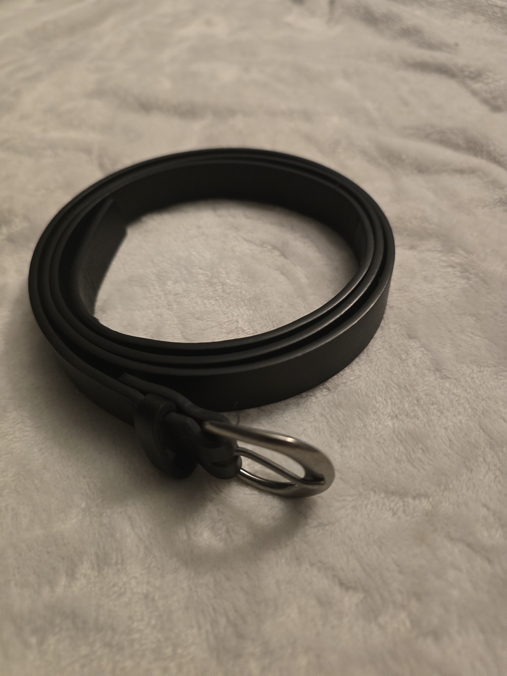 Women's Black Leather Belt with Metal Loop Buckle